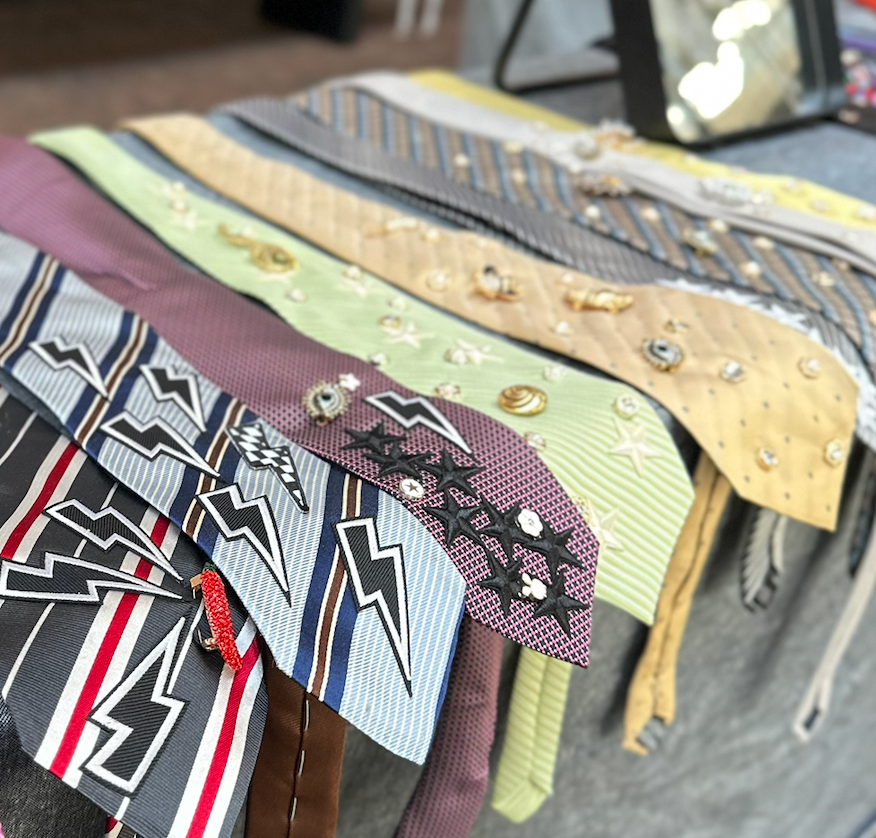 PRE-LOVED TIEZ